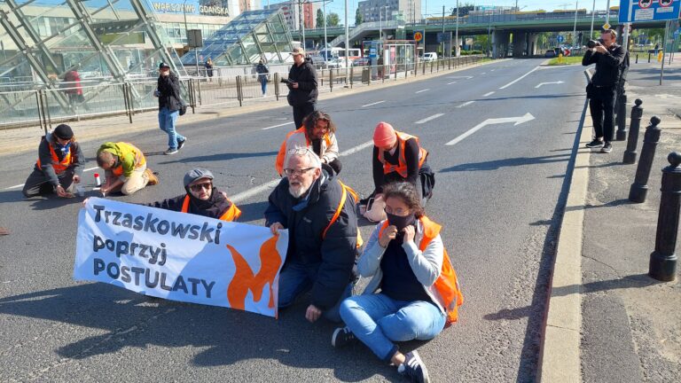 Drugi dzień blokad Ostatniego Pokolenia. Presja na reakcję Rafała Trzaskowskiego rośnie.