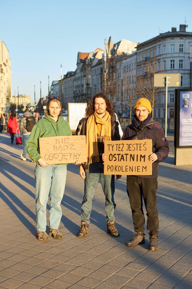 Wolontariusze Ostatniego Pokolenia na wiecu Mentzena w Poznaniu. O każde serce i rozum należy zawalczyć.